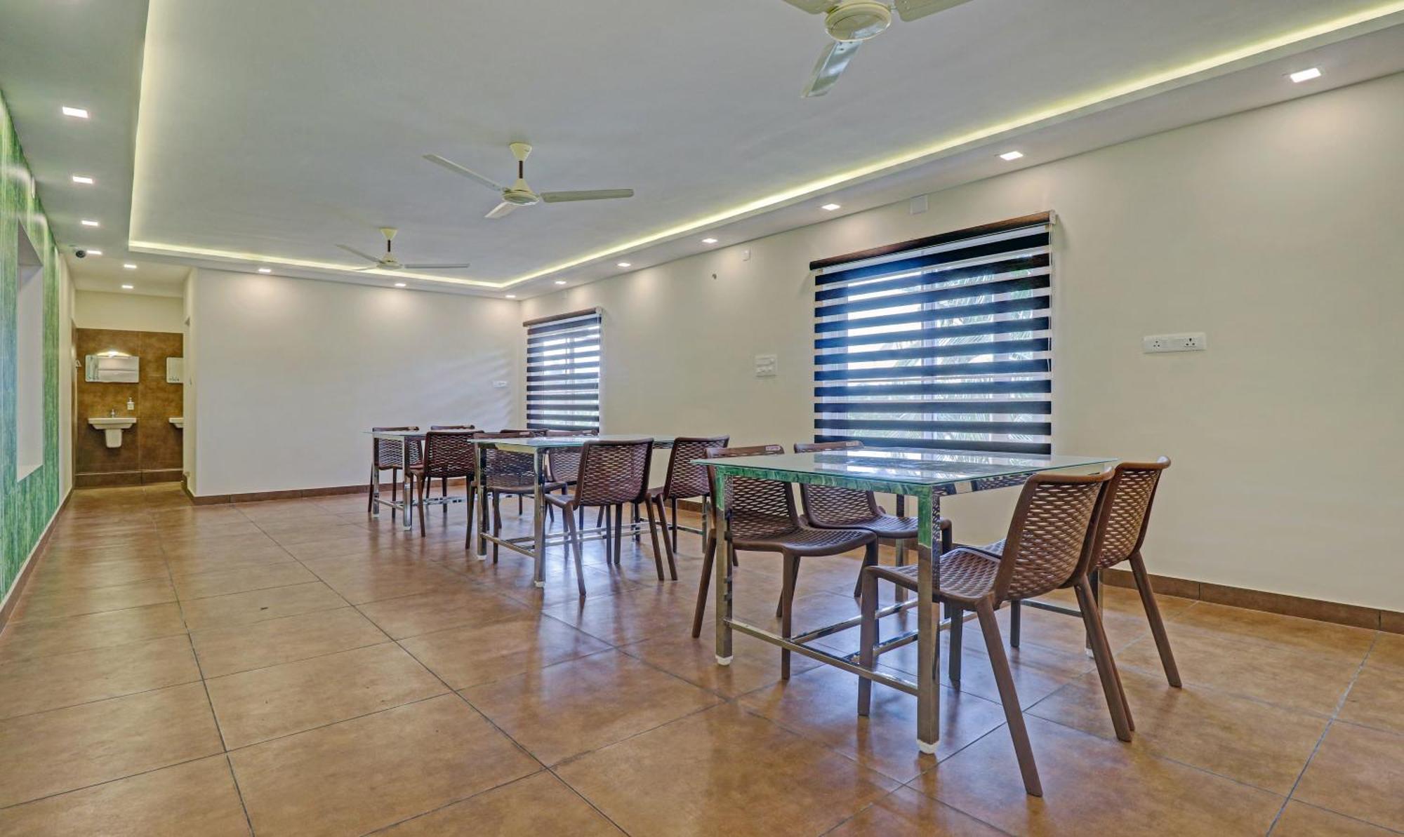 Hotel Treebo Golden Terminal, Kochi Airport Zewnętrze zdjęcie