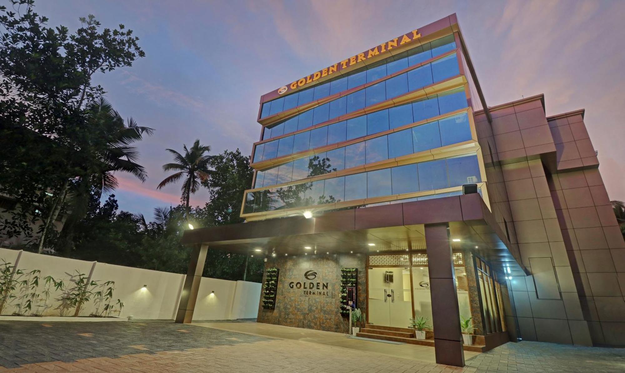 Hotel Treebo Golden Terminal, Kochi Airport Zewnętrze zdjęcie