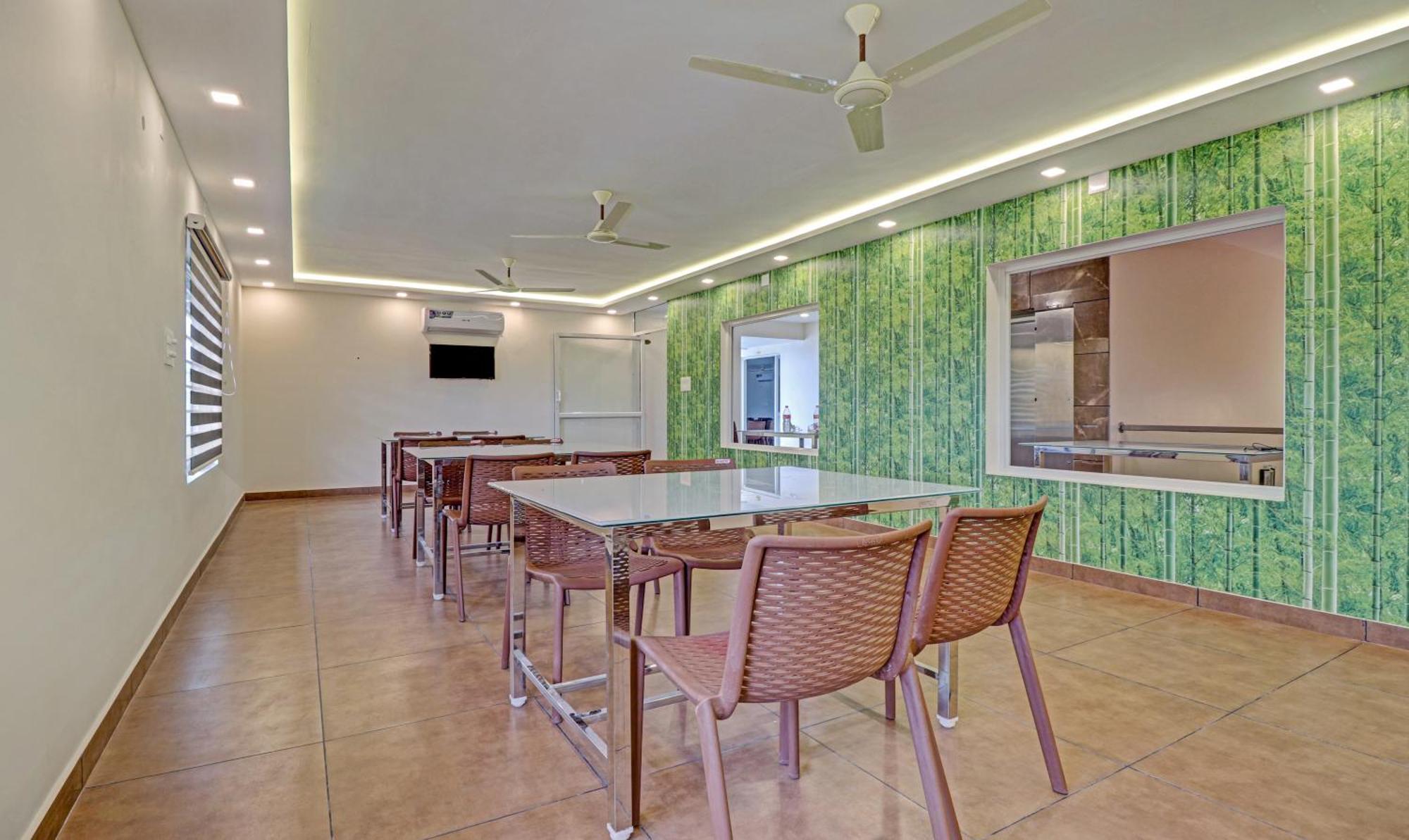 Hotel Treebo Golden Terminal, Kochi Airport Zewnętrze zdjęcie