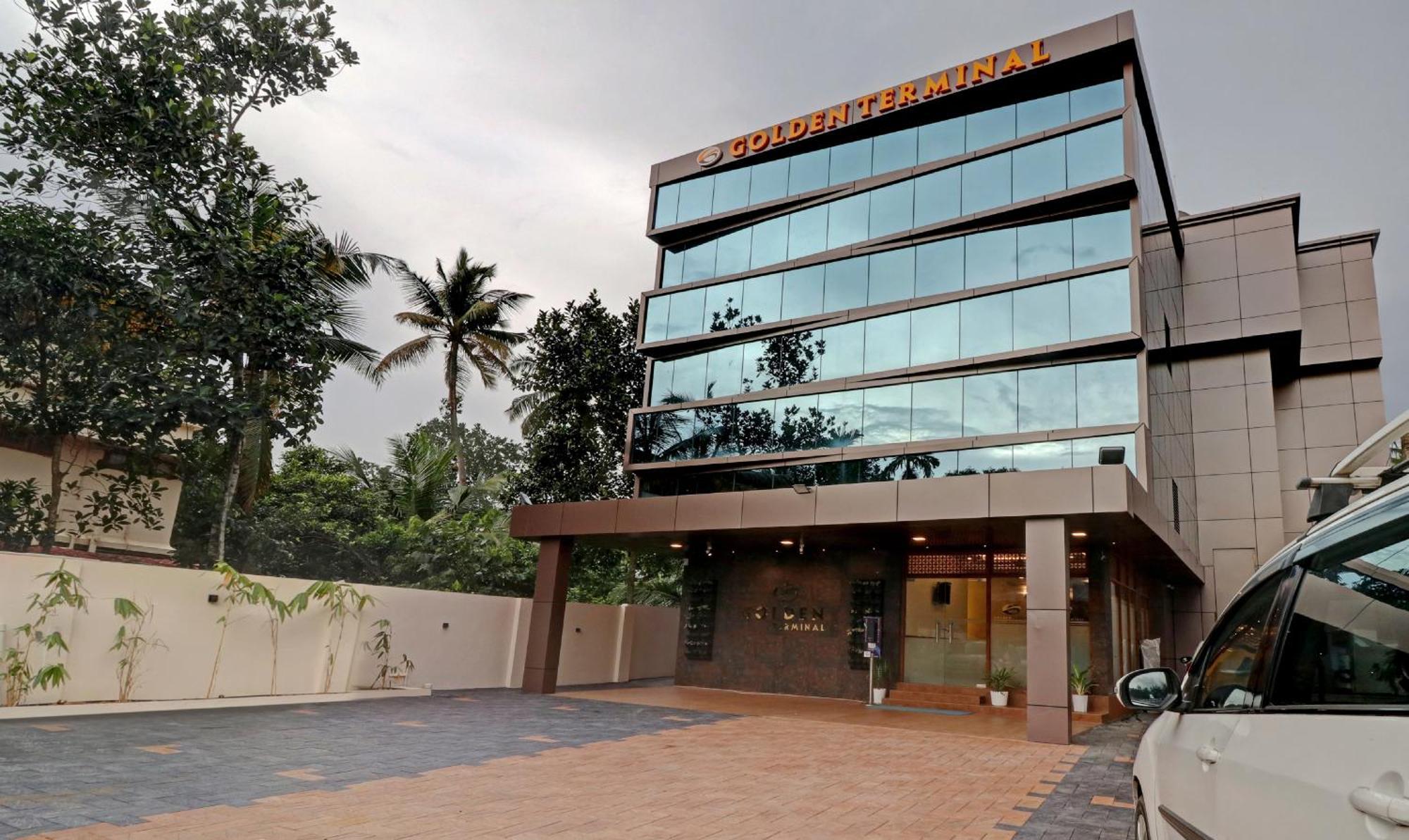Hotel Treebo Golden Terminal, Kochi Airport Zewnętrze zdjęcie